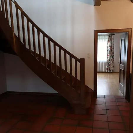 Large, Dated House In With Large Garden Daire